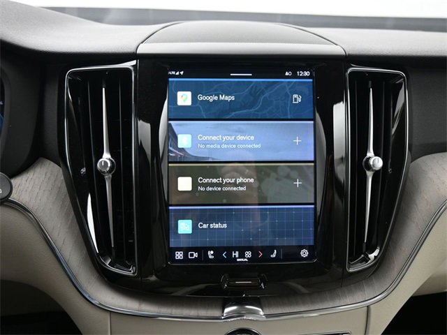 Used 2023 Volvo XC60 B5 Plus image 18