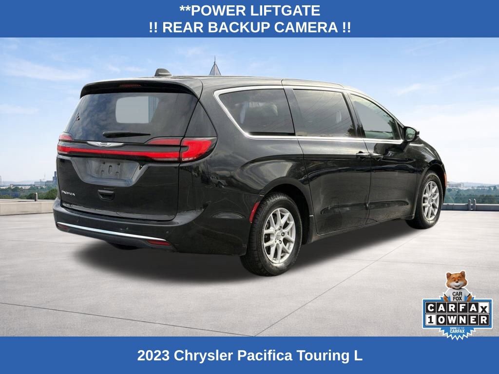 Used 2023 Chrysler Pacifica Touring-L image 5