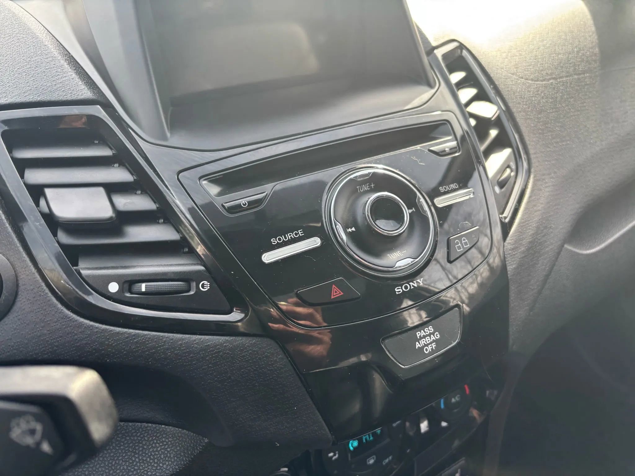 Used 2016 Ford Fiesta Titanium image 26