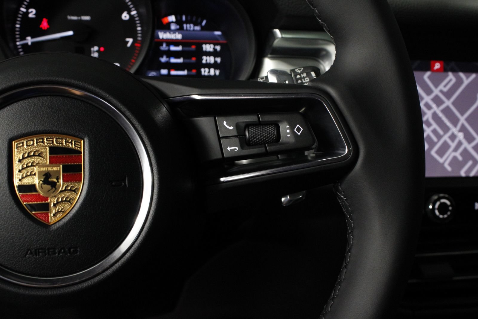 Certified 2026 Porsche Macan AWD/4WD image 25
