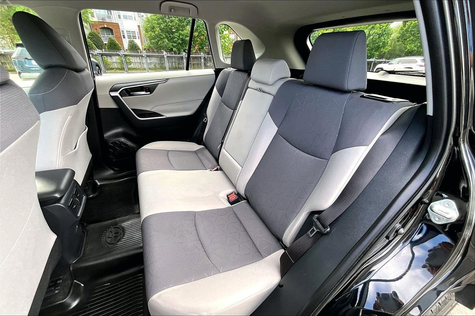 Used 2025 Toyota RAV4 XLE AWD/4WD image 24