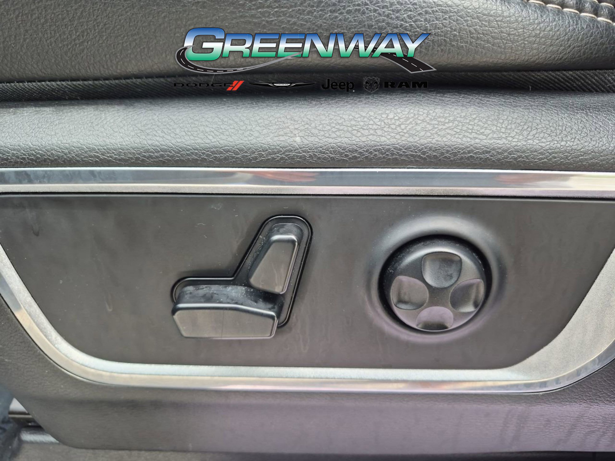 Used 2019 RAM 1500 Laramie w/ Sport Appearance Package AWD/4WD image 16