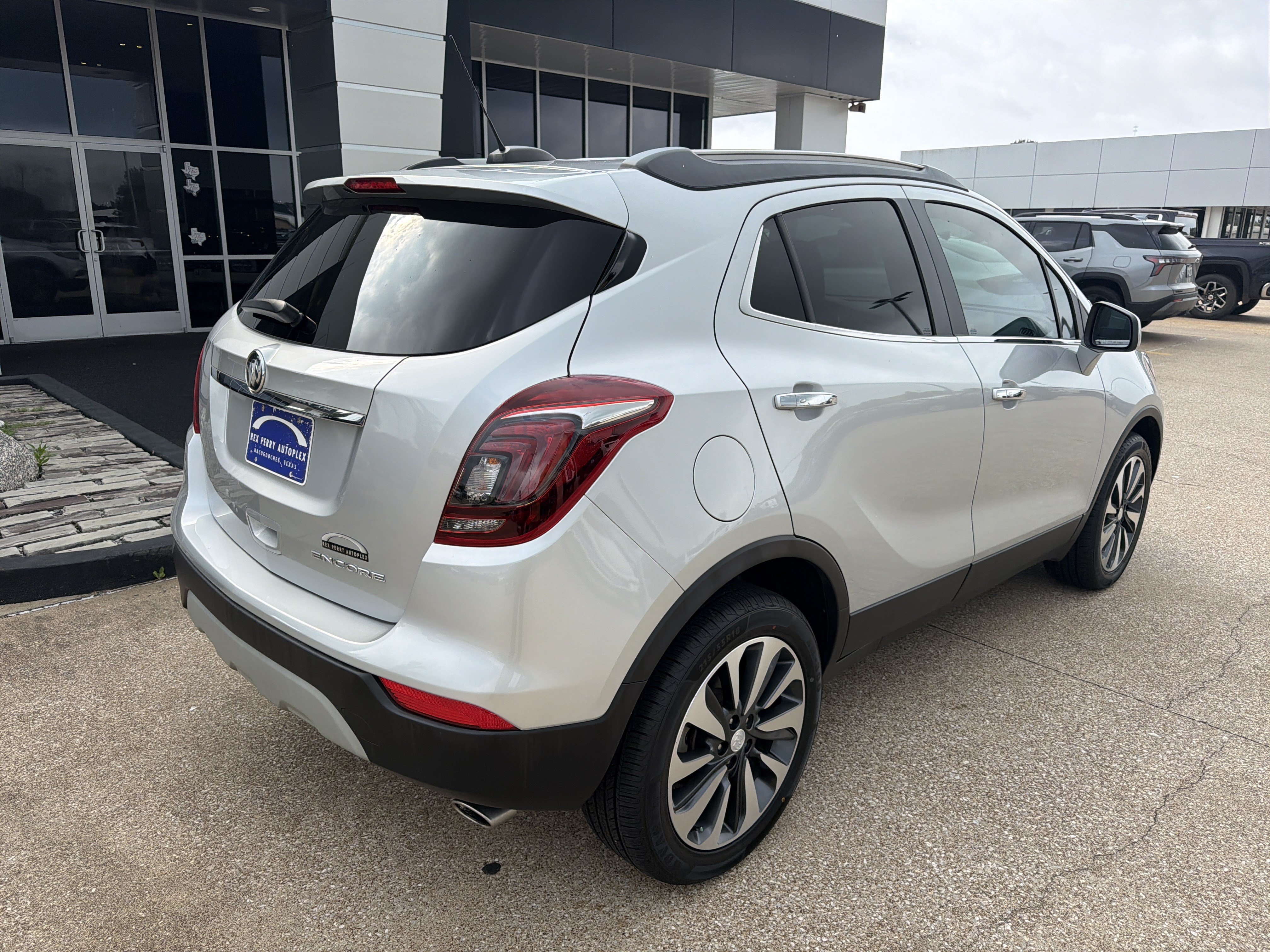 Used 2021 Buick Encore Preferred w/ Safety Package FWD image 3