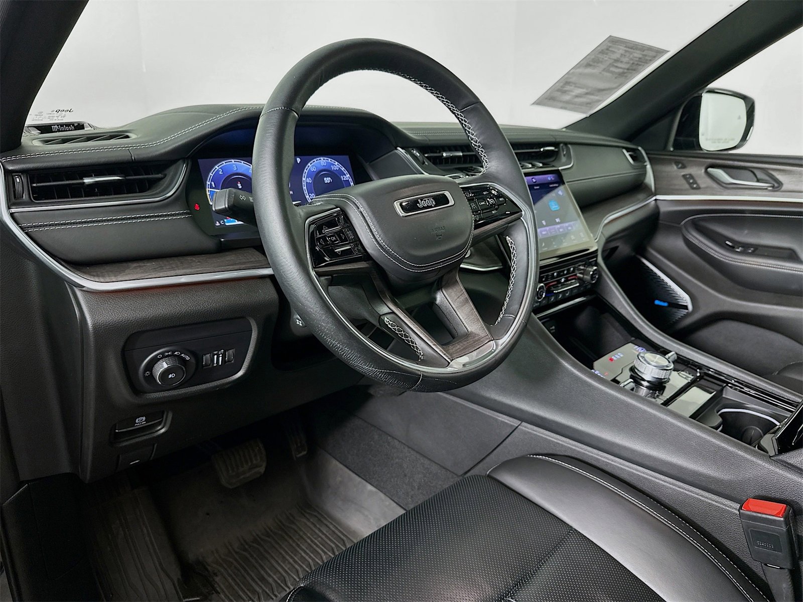 Used 2022 Jeep Grand Cherokee Overland w/ Luxury Tech Group IV image 9