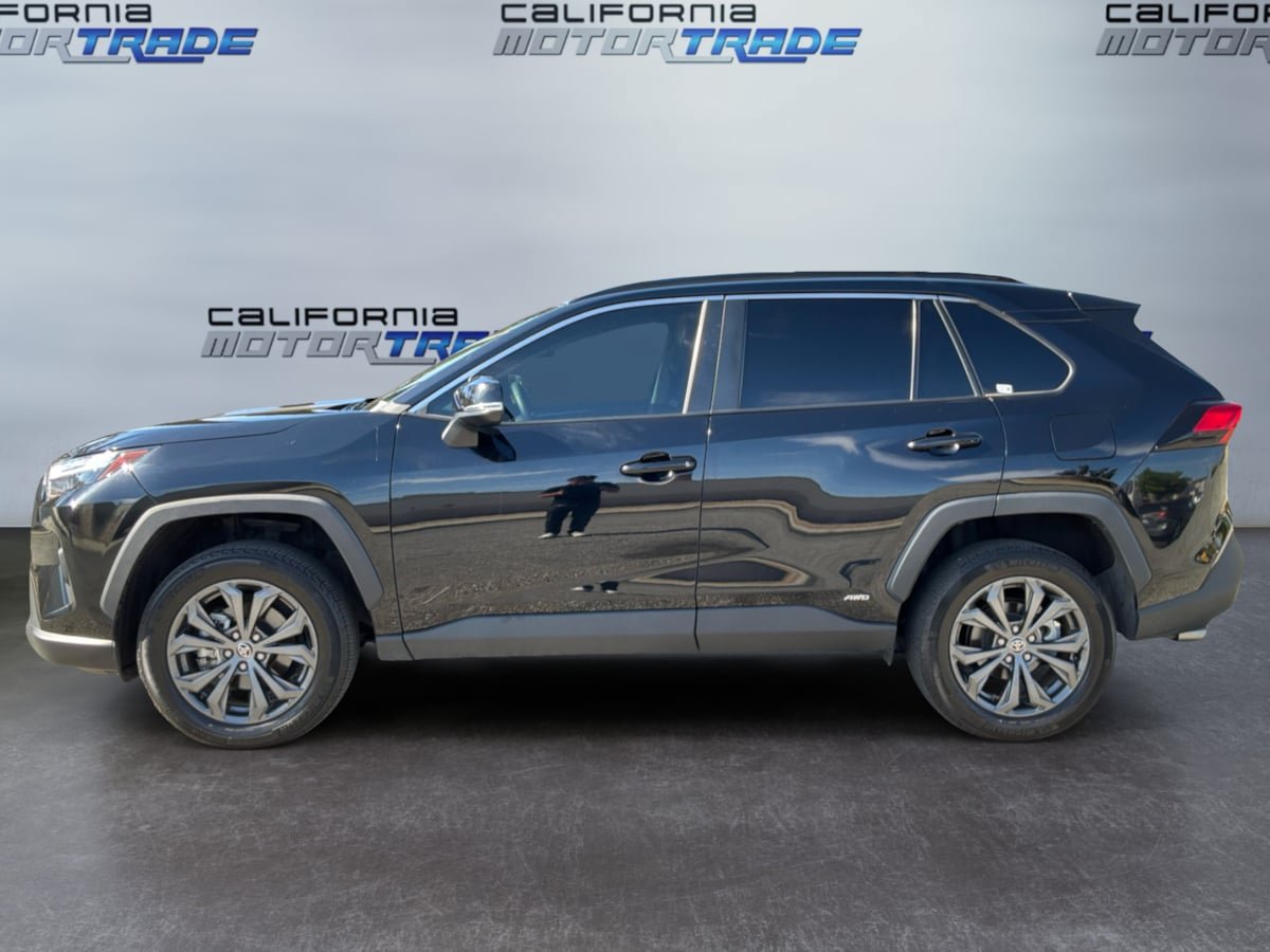Used 2023 Toyota RAV4 XLE Premium AWD/4WD image 8