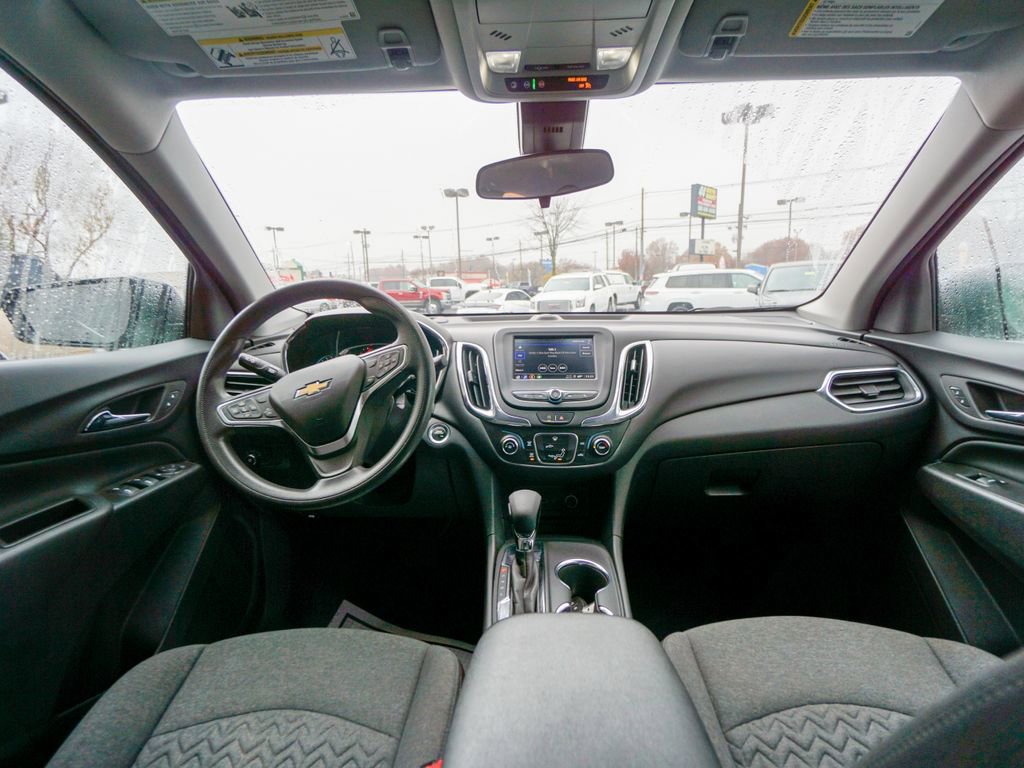 Used 2023 Chevrolet Equinox LT image 2