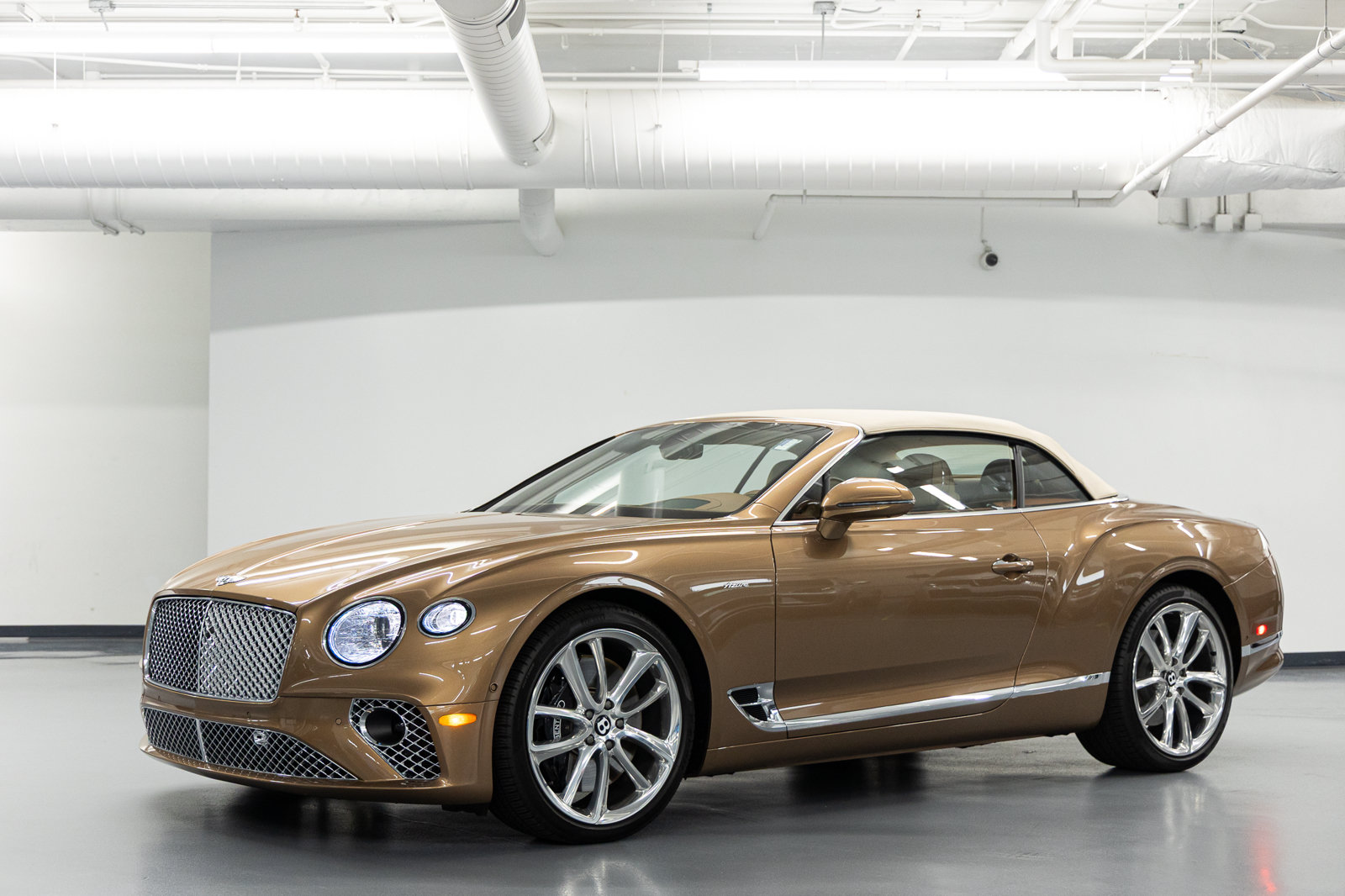 Used 2023 Bentley Continental GT Azure AWD/4WD image 15