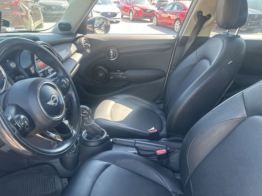 Used 2015 MINI Cooper 4-Door Hardtop FWD image 9