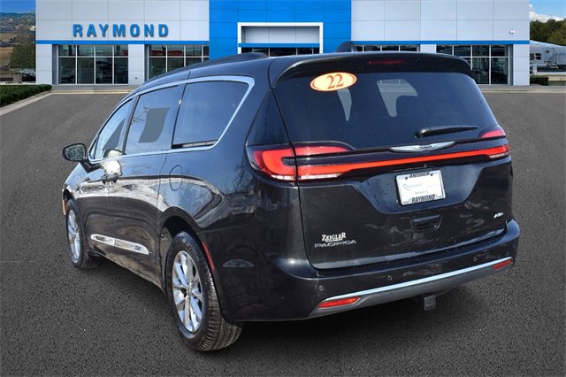 Used 2022 Chrysler Pacifica Touring-L image 5