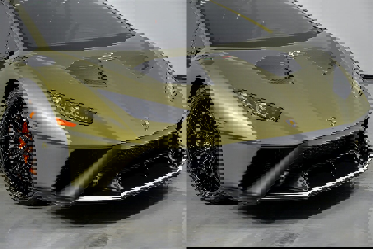 Used 2023 Lamborghini Huracan STO image 3