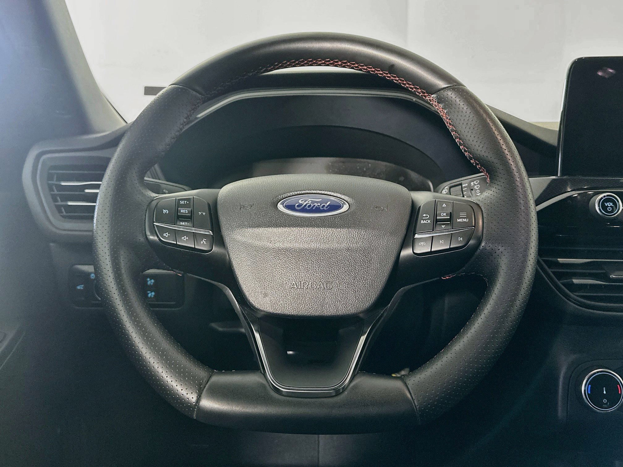 Used 2025 Ford Escape ST-Line Select AWD/4WD image 18