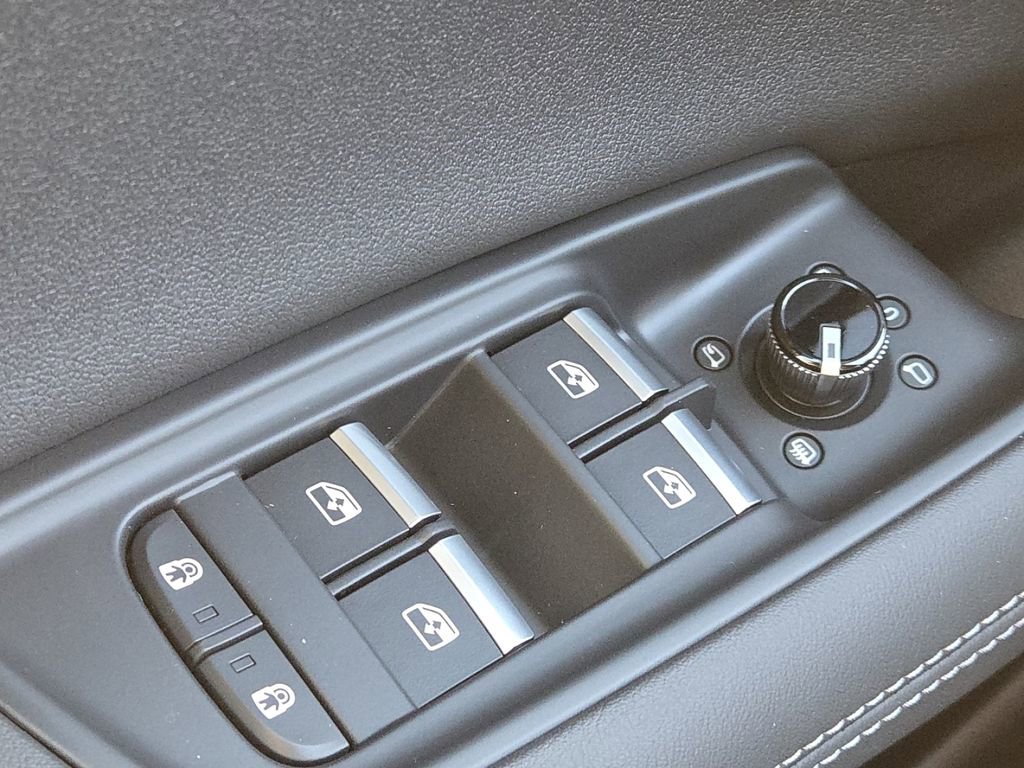 Used 2025 Audi Q8 Prestige image 15