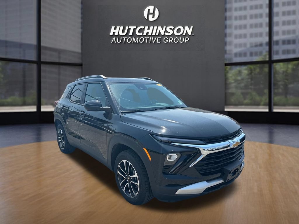 Used 2025 Chevrolet TrailBlazer LT AWD/4WD image 1