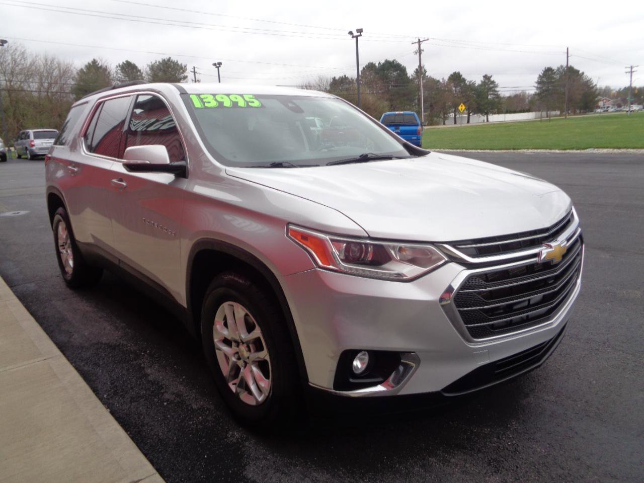 Used 2020 Chevrolet Traverse LT w/ Driver Confidence II Package image 4