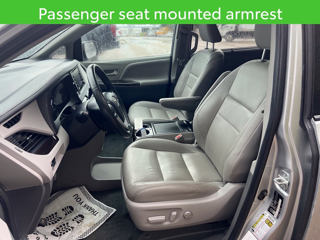 Used 2020 Toyota Sienna XLE AWD/4WD image 28