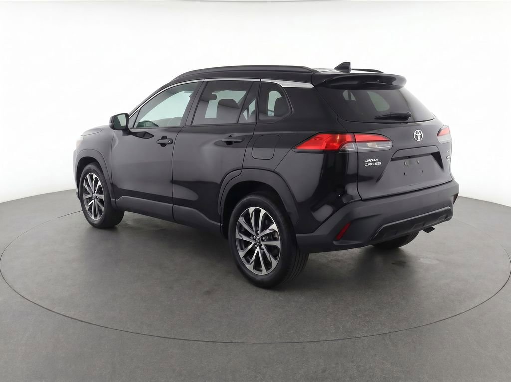 Used 2022 Toyota Corolla Cross XLE w/ Convenience Package AWD/4WD image 3