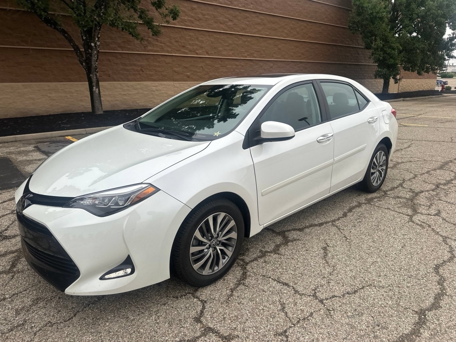Used 2017 Toyota Corolla XLE w/ Body Protection Package FWD image 9