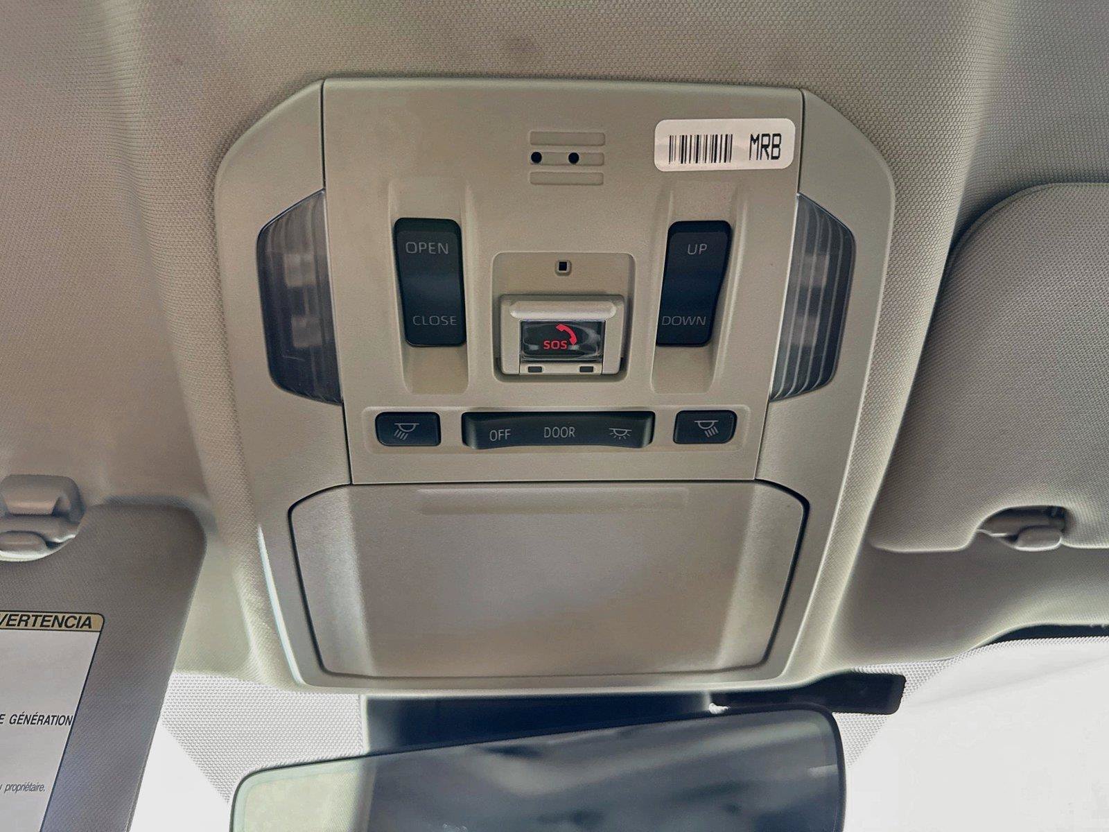 Used 2021 Toyota Highlander XLE AWD/4WD image 22
