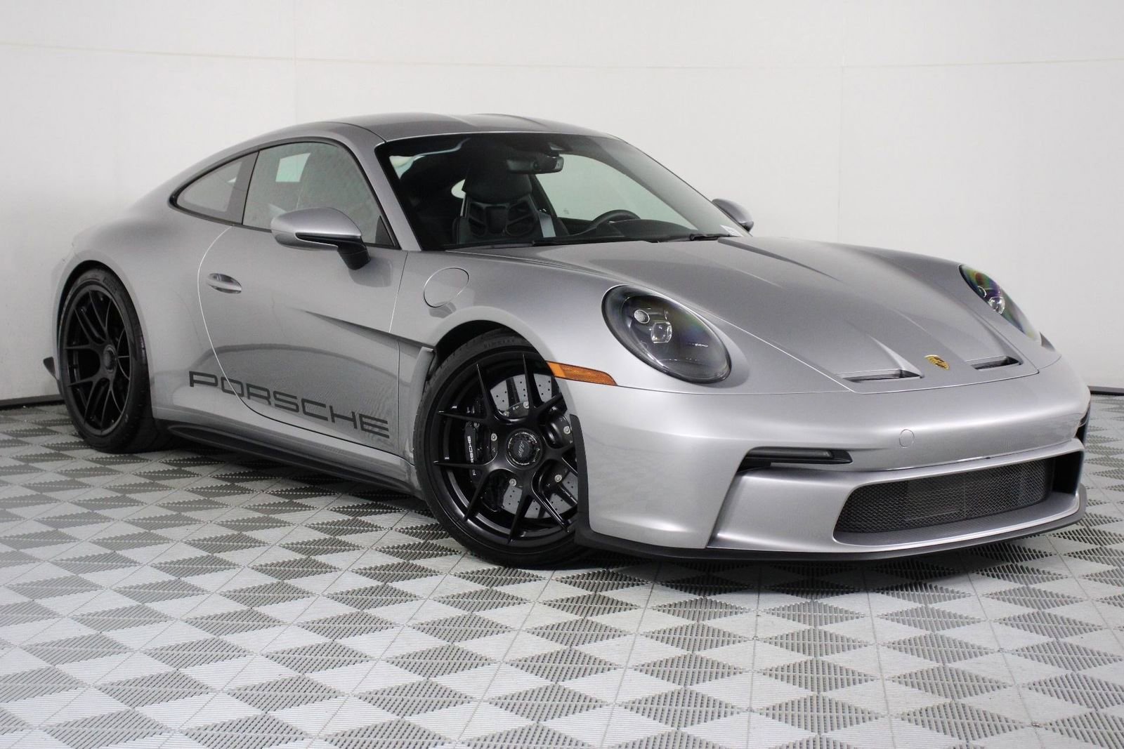 Certified 2024 Porsche 911 GT3 RS RWD image 9