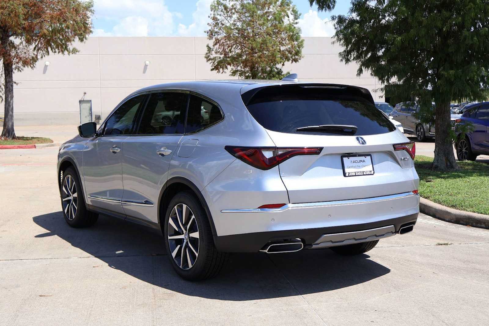 Certified 2026 Acura MDX w/ Technology Package FWD image 4