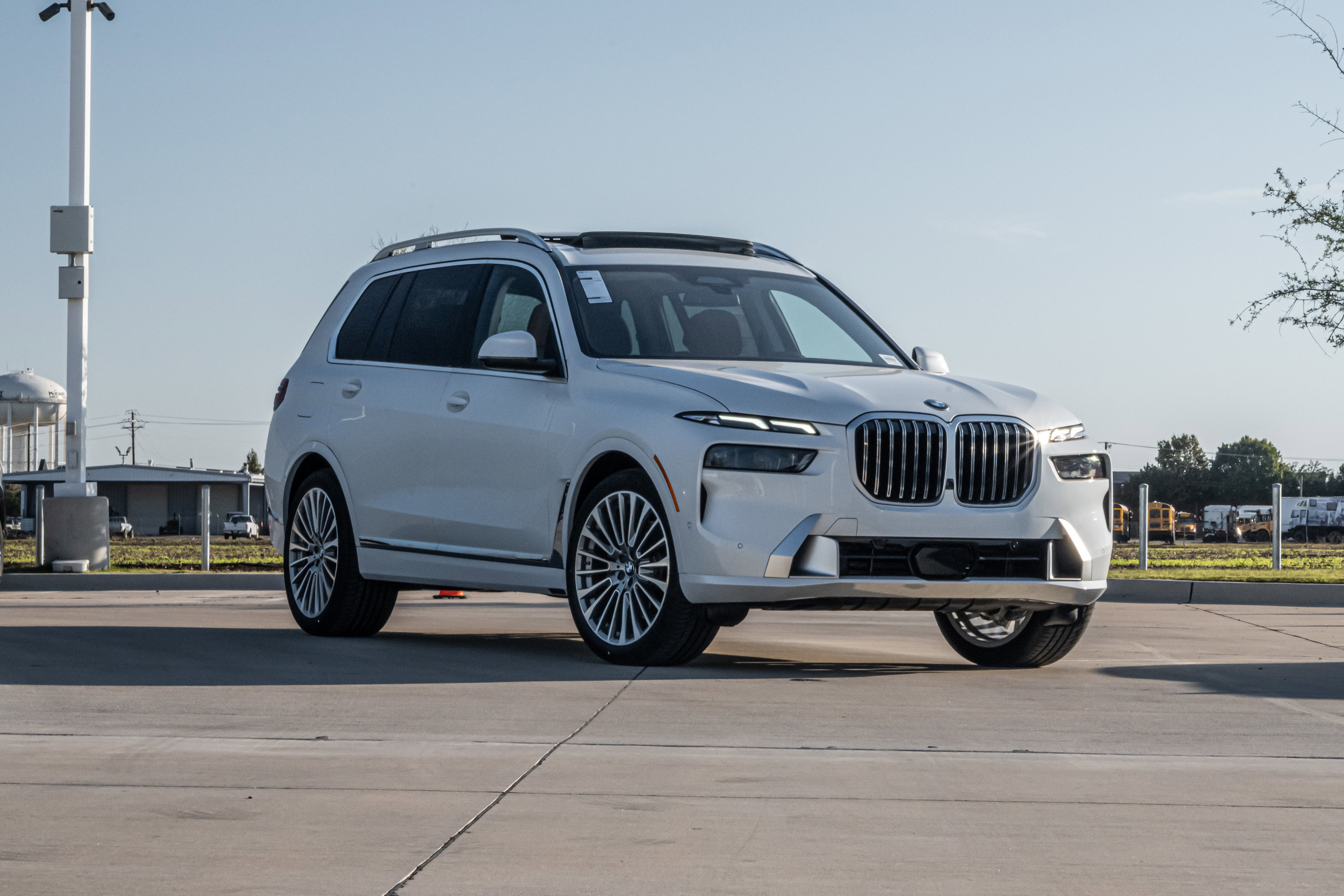 New 2026 BMW X7 xDrive40i w/ Executive Package image 2