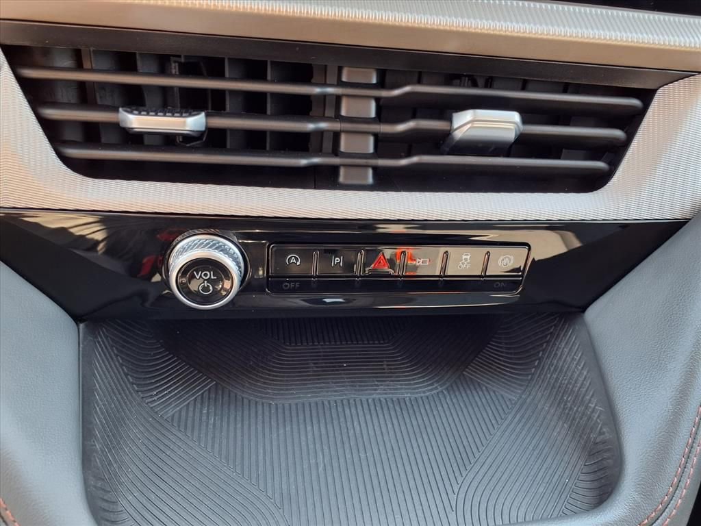 Used 2025 Ford Explorer Active RWD image 21