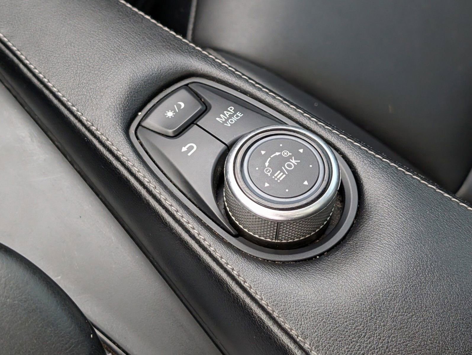 Used 2019 INFINITI QX50 Luxe w/ Navigation Package image 11