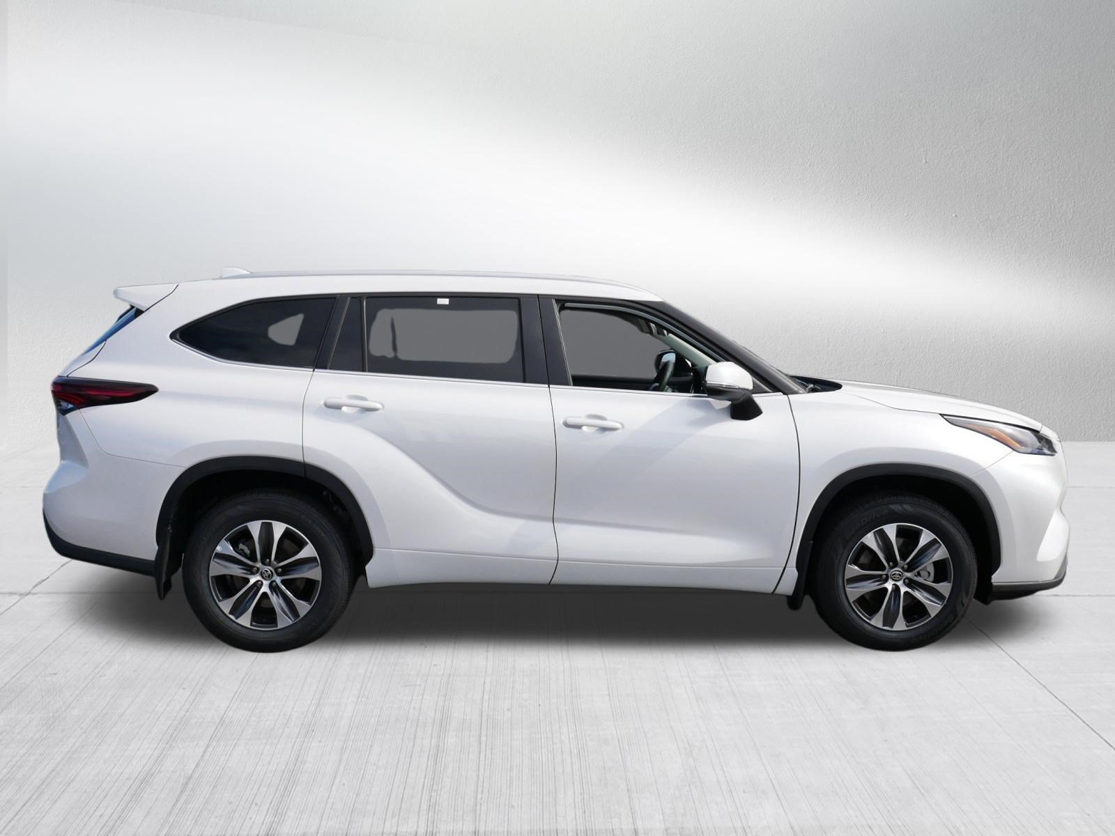 Certified 2026 Toyota Highlander XLE AWD/4WD image 8