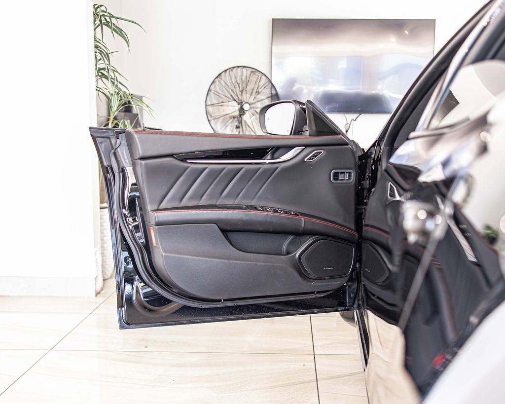 Used 2021 Maserati Ghibli RWD image 34