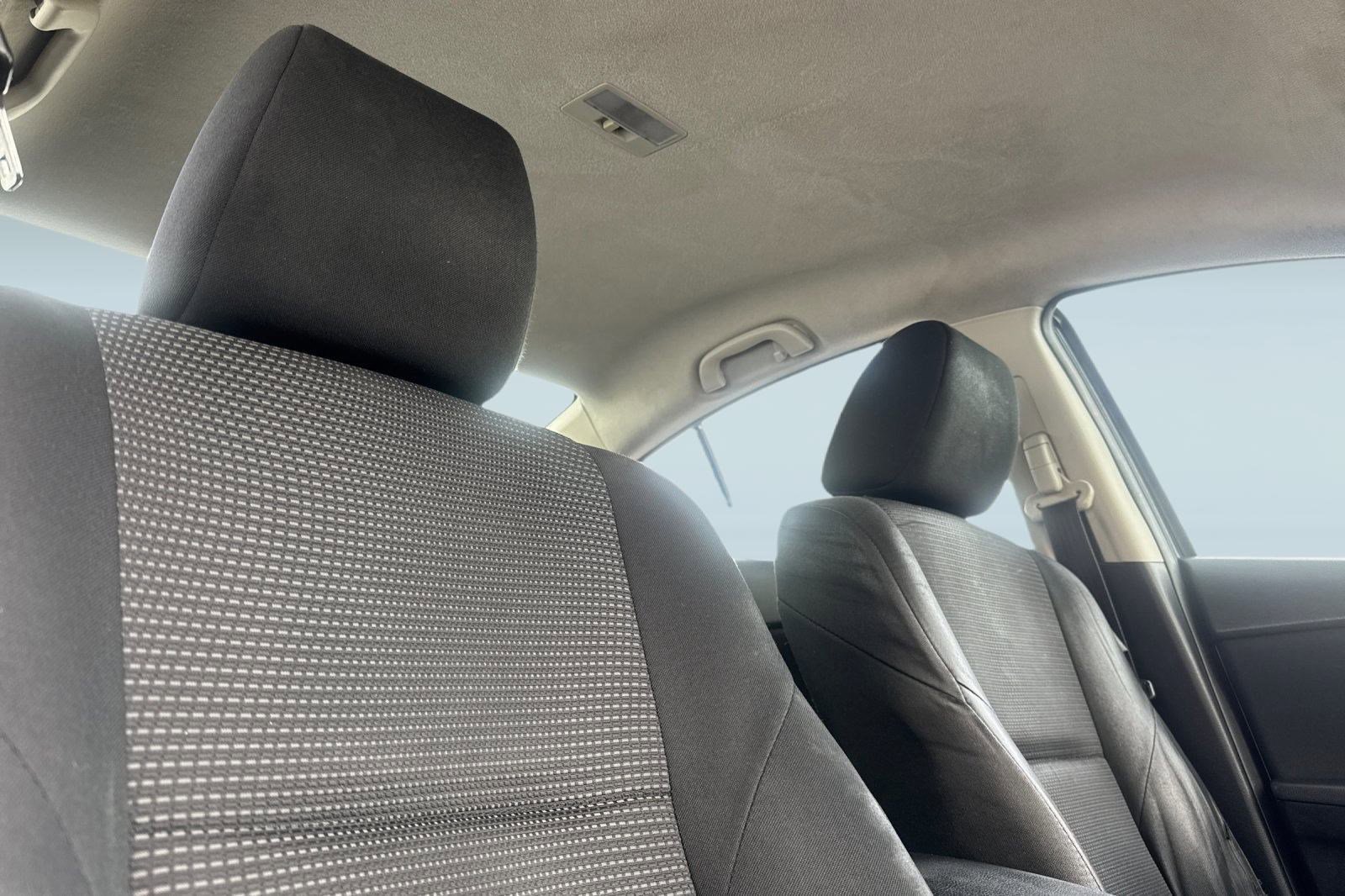 Used 2013 MAZDA MAZDA3 i SV image 24