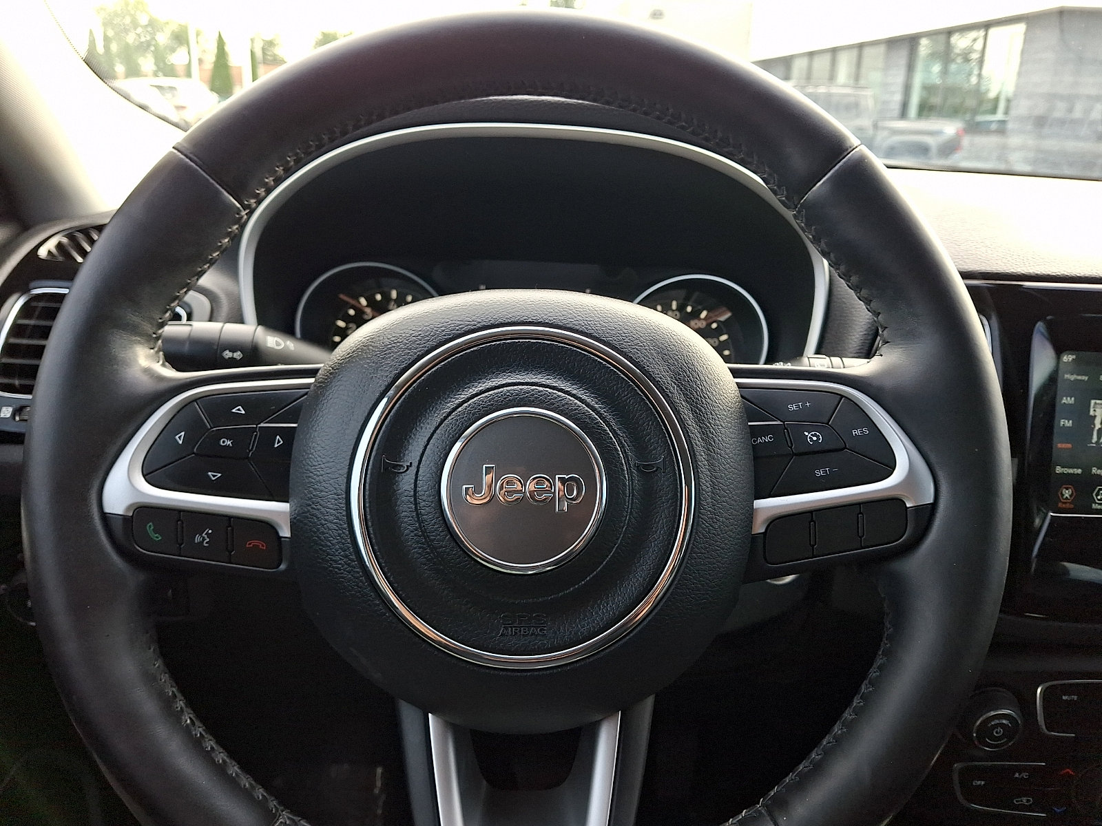 Used 2019 Jeep Compass Latitude FWD image 21
