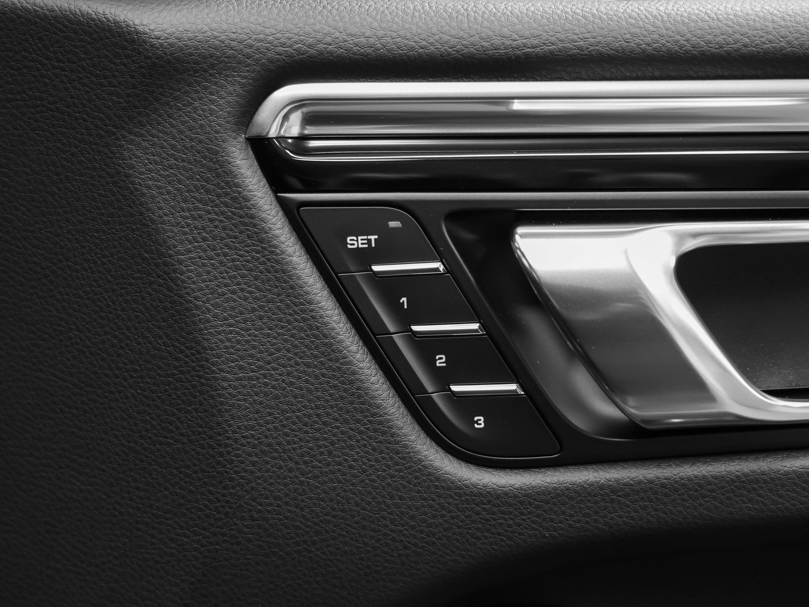 Certified 2026 Porsche Macan image 22