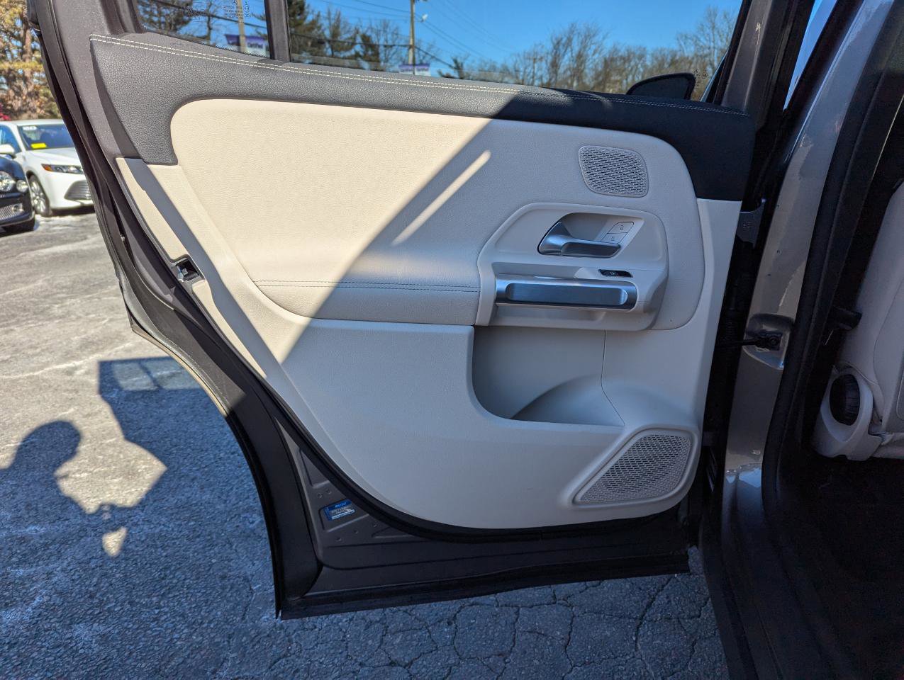 Used 2022 Mercedes-Benz EQB 300 4MATIC image 38