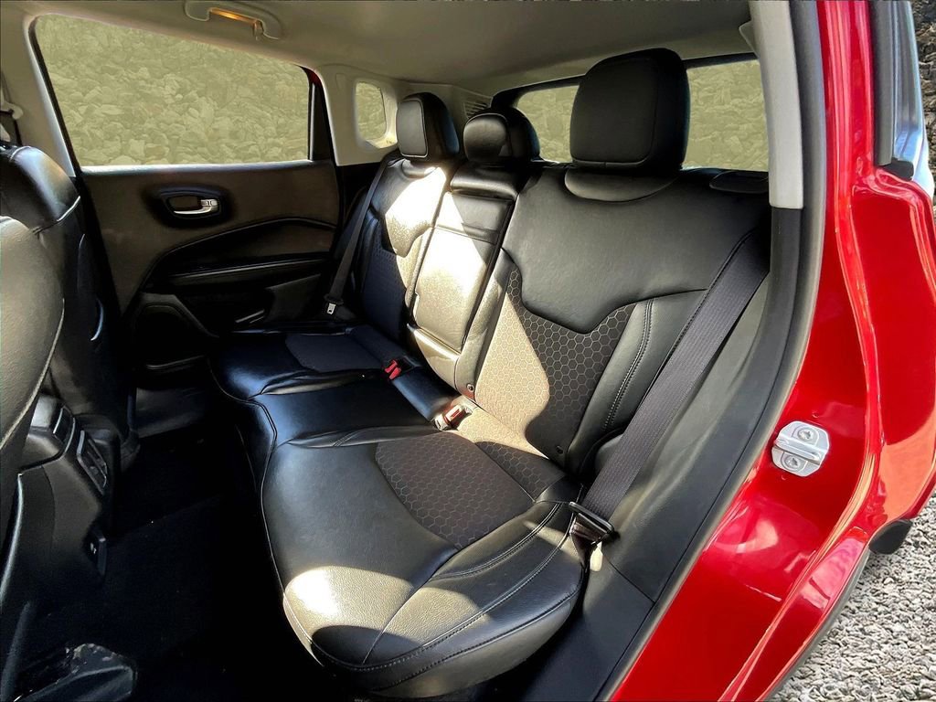 Used 2018 Jeep Compass Latitude image 23