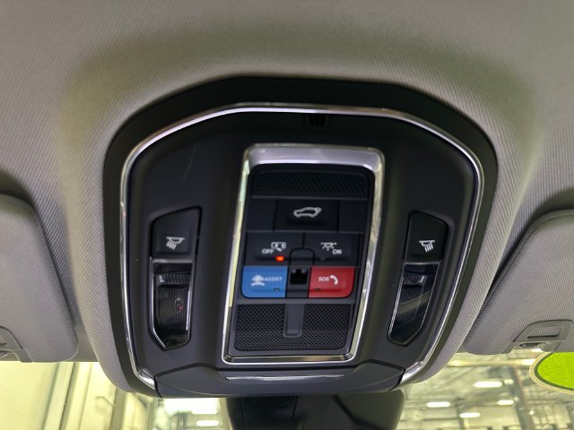 Used 2024 Jeep Grand Cherokee Limited AWD/4WD image 32