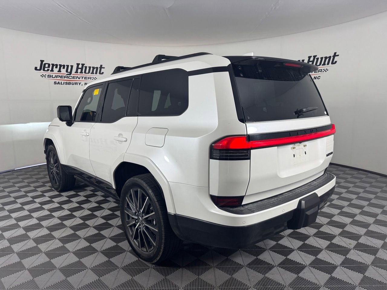 Used 2024 Lexus GX 550 w/ Accessory Package (Z1) AWD/4WD image 9