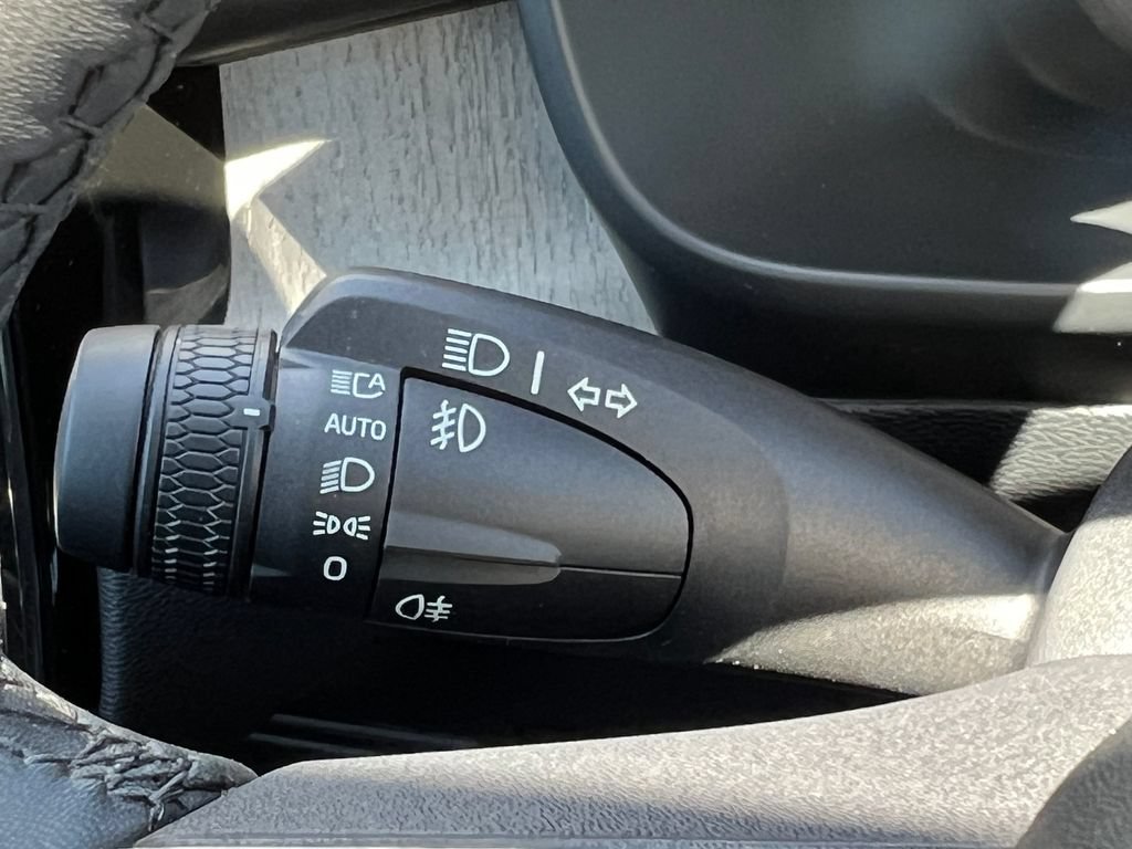Used 2023 Volvo XC40 B5 Ultimate w/ Climate Package AWD/4WD image 23