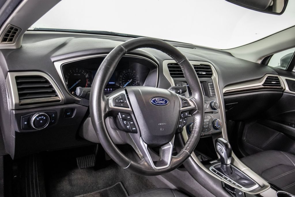 Used 2015 Ford Fusion SE w/ Equipment Group 202A FWD image 16