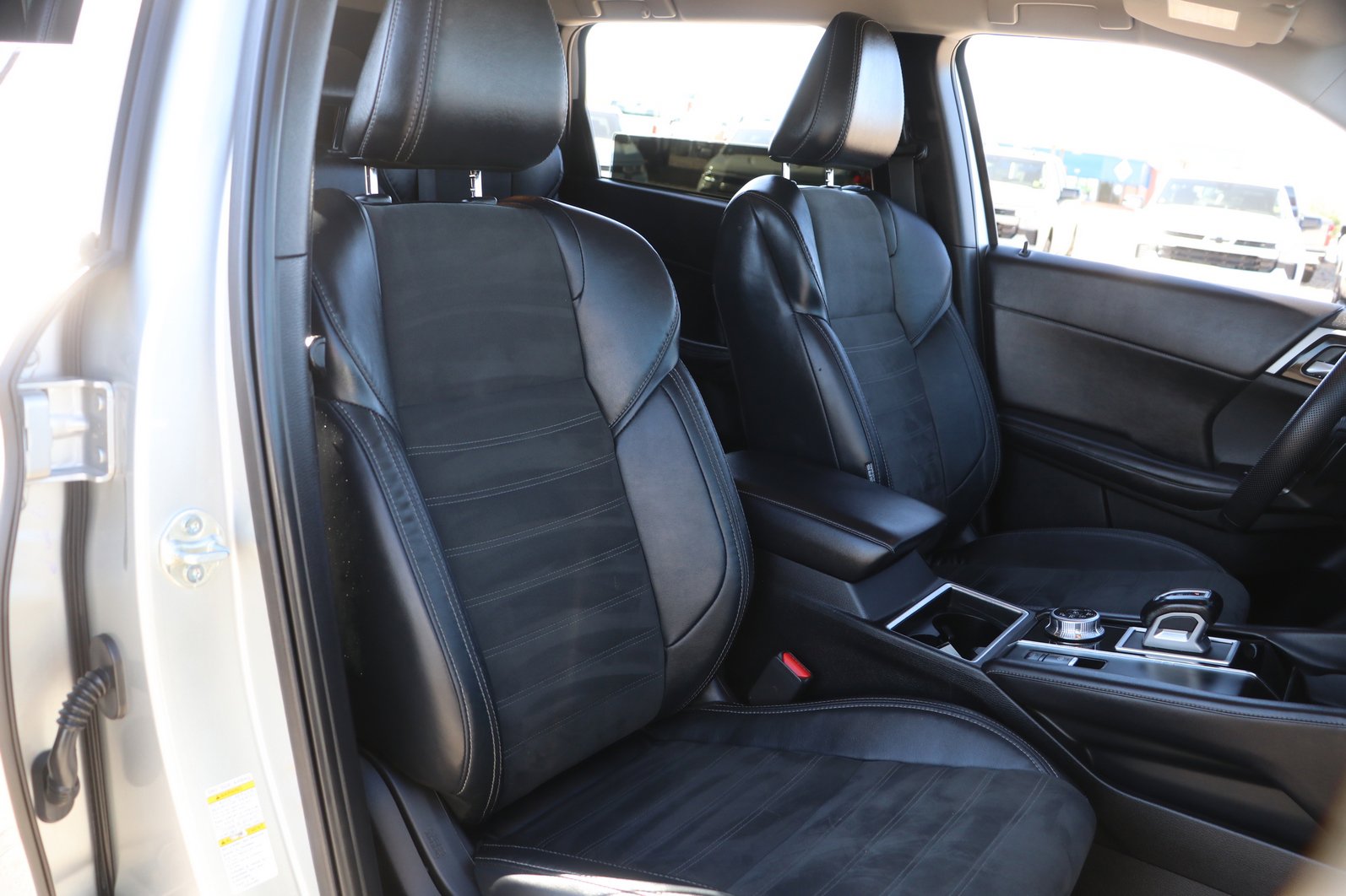 Used 2023 Mitsubishi Outlander SE FWD image 34