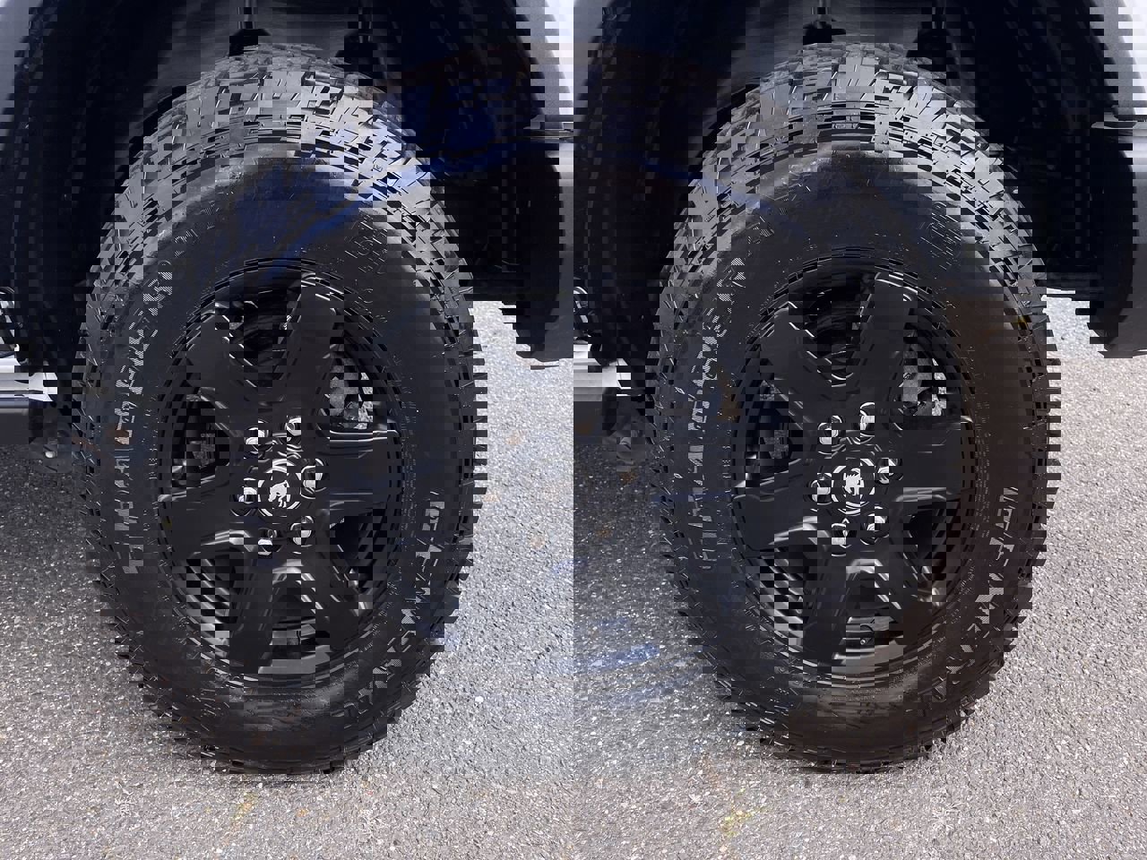 Used 2021 Ford Bronco Black Diamond image 10