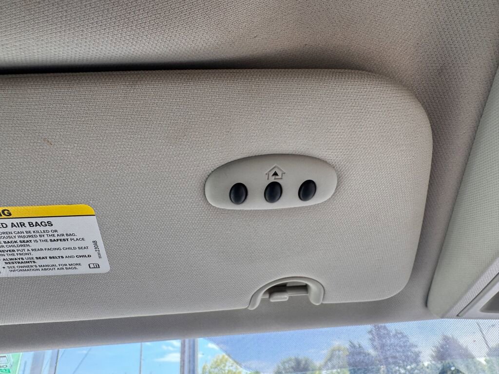 Used 2011 Dodge Grand Caravan Crew FWD image 28