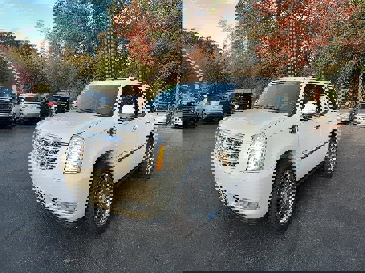 Used 2014 Cadillac Escalade Luxury image 1