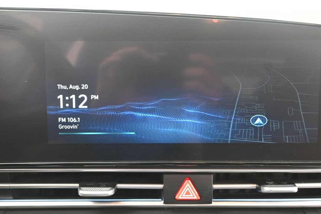 Used 2025 Hyundai Elantra Limited FWD image 15