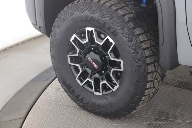 Used 2025 GMC Sierra 2500 AT4X image 13