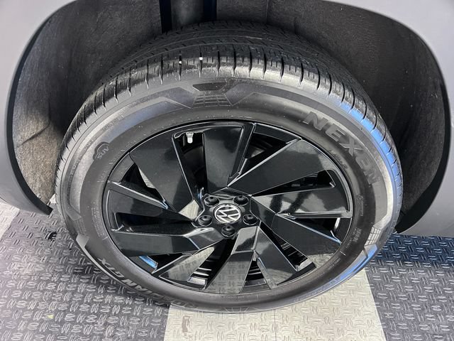 Certified 2024 Volkswagen Atlas Cross Sport SE FWD image 15