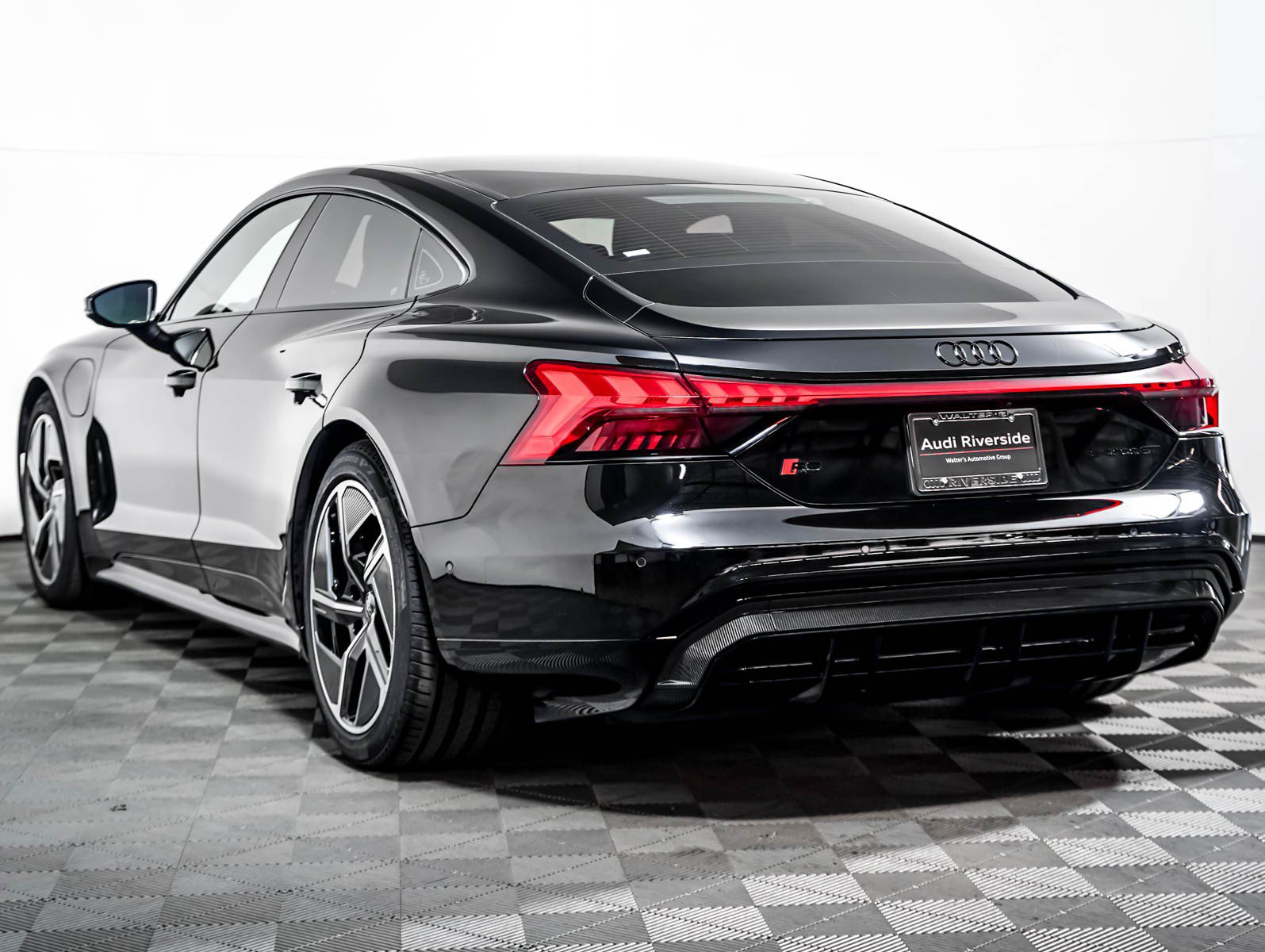Used 2024 Audi RS e-tron GT w/ Carbon Performance Package AWD/4WD image 2