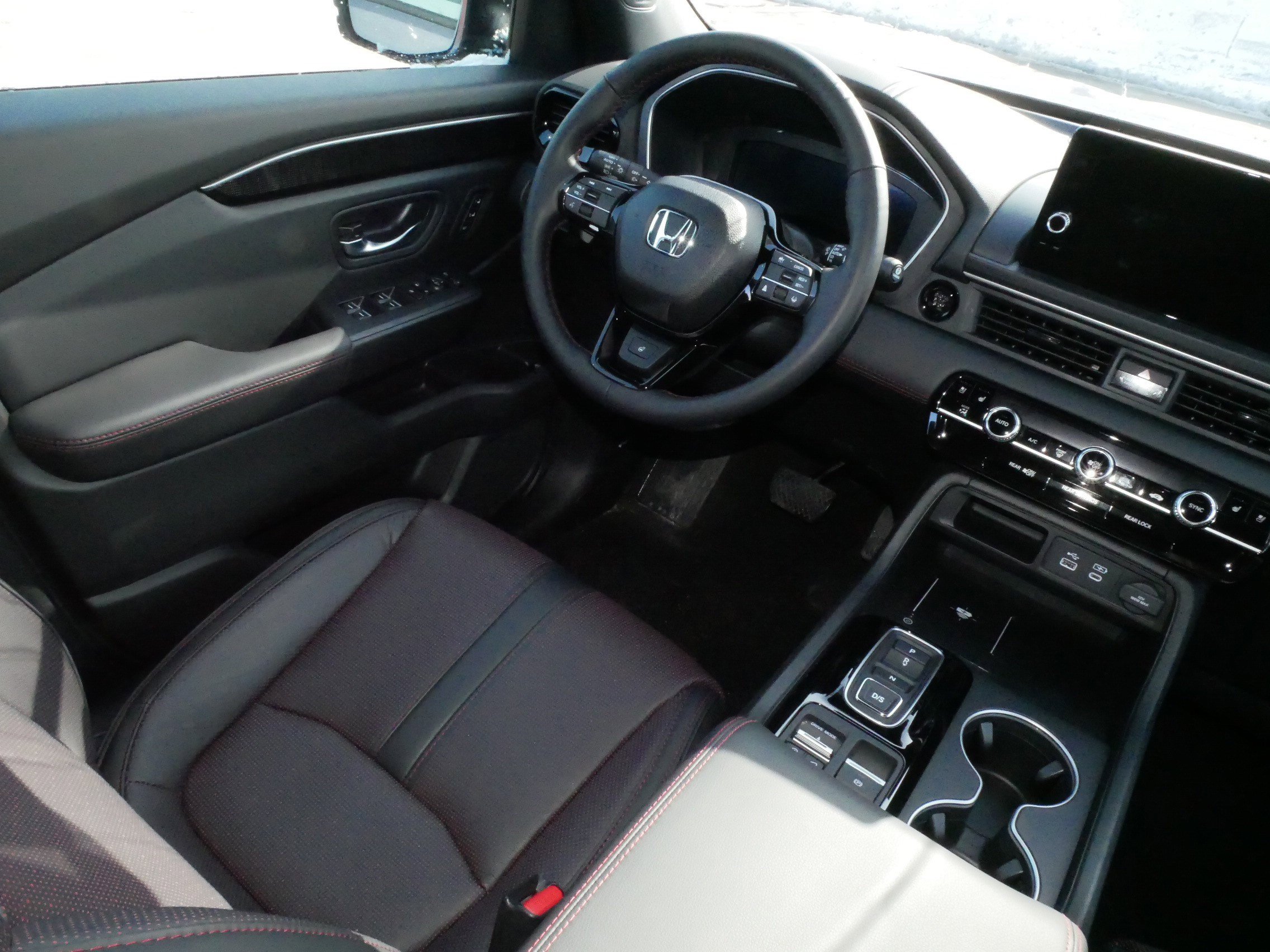 Certified 2025 Honda Pilot Black Edition image 11