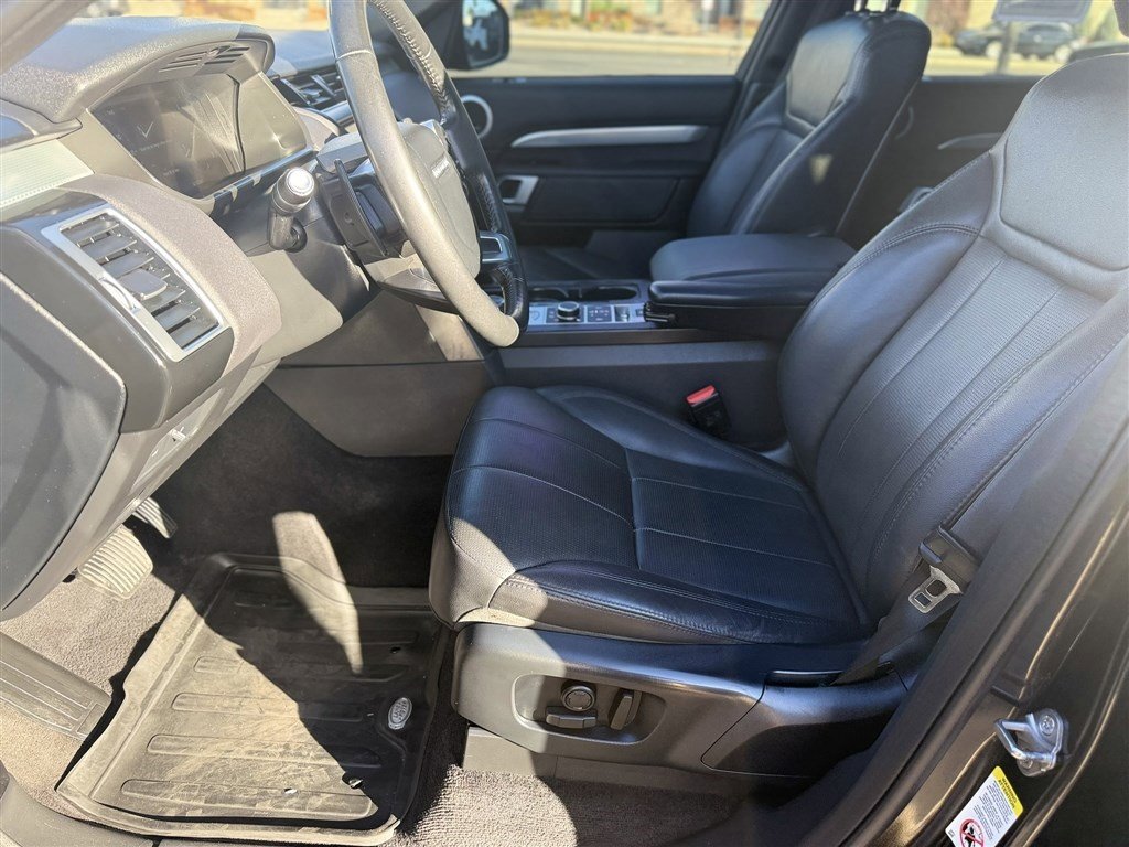 Used 2020 Land Rover Discovery Landmark image 13