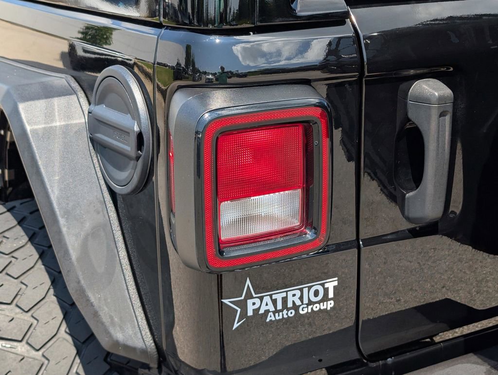 Used 2020 Jeep Wrangler Unlimited Rubicon w/ Cold Weather Group image 10