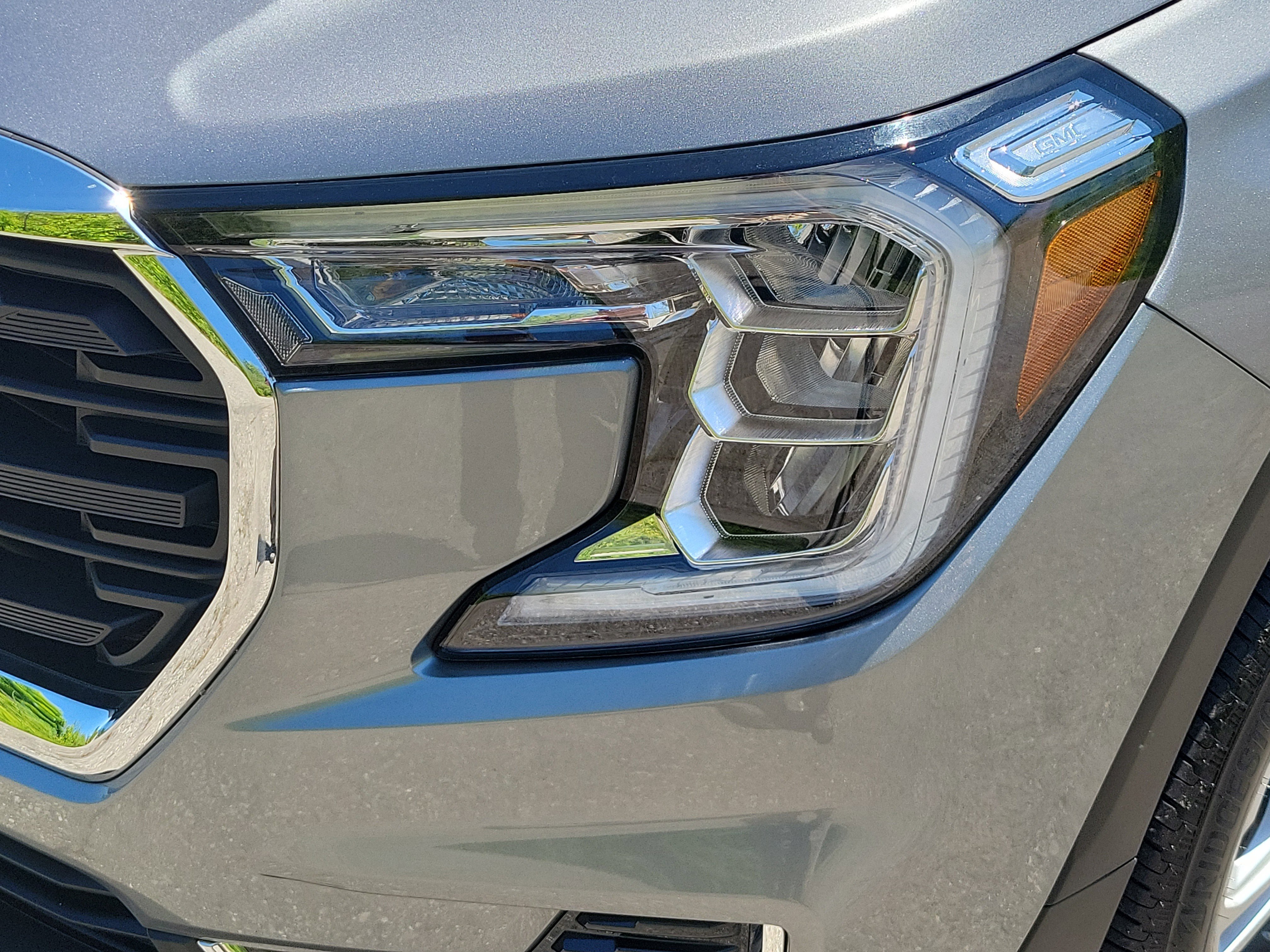 Used 2024 GMC Terrain SLE w/ Driver Convenience Package AWD/4WD image 9
